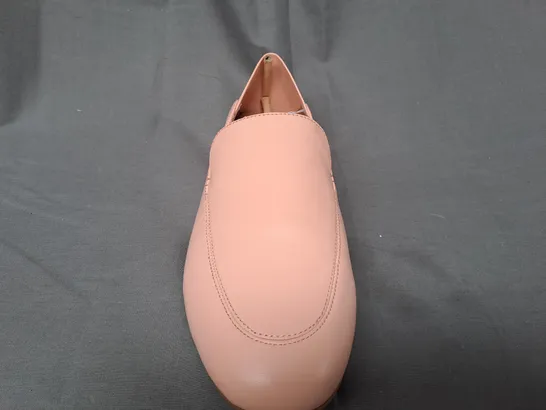 BOXED PAIR OF FITFLOPS LOAFERS IN BLUSH UK SIZE 7