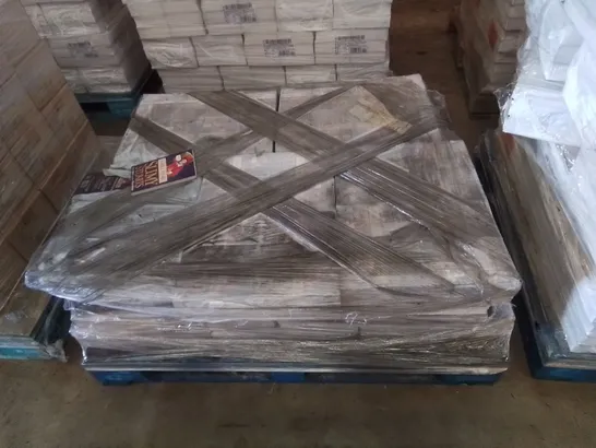 PALLET TO CONTAIN A LARGE QUANTITY OF HORRIBLE HISTORIES SLIMY STARTS CHILDREN'S BOOKS 