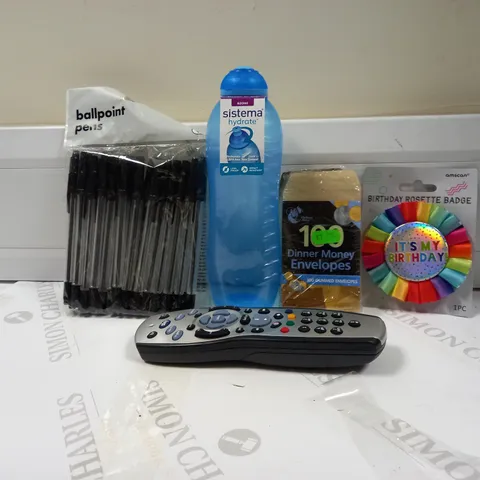 LOT OF APPROX 20 HOUSEHOLD ITEMS TO INCLUDE SKY TV REMOTE, BIRTHDAY BADGE AND SISTEMA BOTTLE