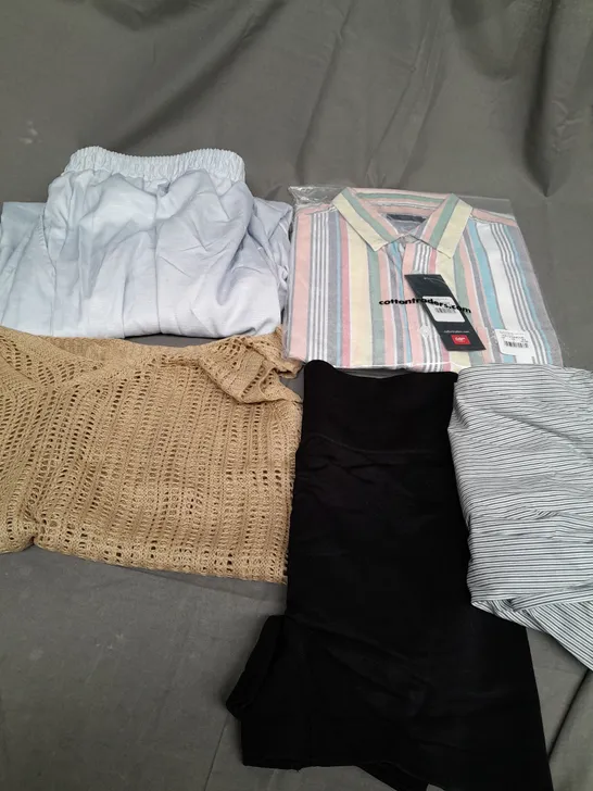 BOX OF APPROXIMATELY 25 ASSORTED CLOTHING ITEMS TO INCLUDE - SHORTS , VEST , TROUSERS ETC