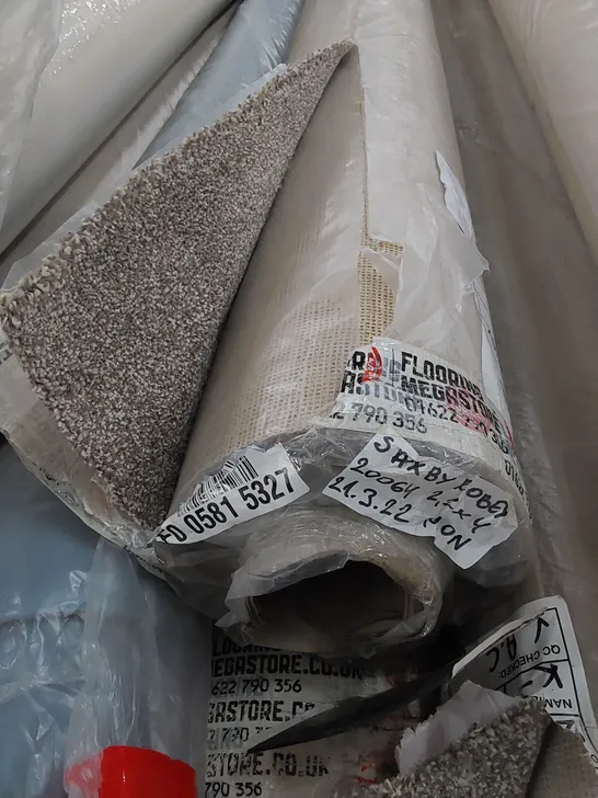 ROLL OF QUALITY PRIMO CHOICE SUPER MUSTANG CARPET // SIZE: 2.2 X 4m