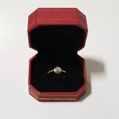 18CT GOLD RING WITH A RUB-OVER SET NATURAL DIAMOND