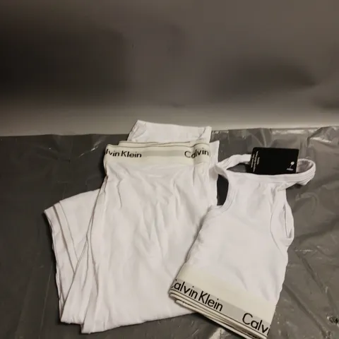 BOXED CALVIN KLEIN LADIES CROP TOP AND LEGGINGS SET WHITE SIZE L