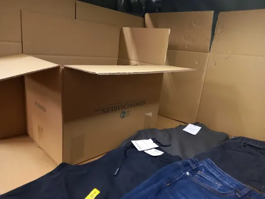 BOX OF APPROX 7 ASSORTED JEANS VARYING IN SIZE/COLOUR/STYLE