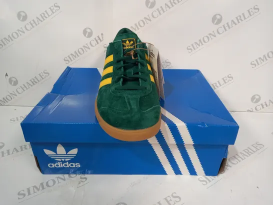 BOXED PAIR OF ADIDAS HAMBURG SHOES IN GREEN/MUSTARD YELLOW UK SIZE 10