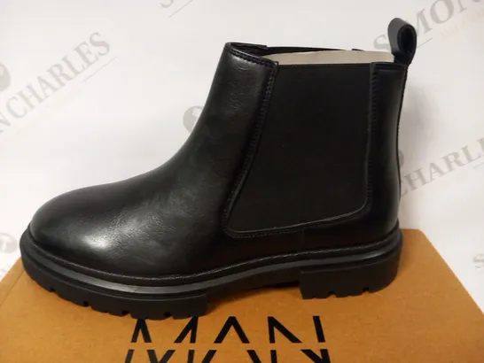 BOXED MAN TRZ-RUGGED CHELSEA BOOT SIZE 7