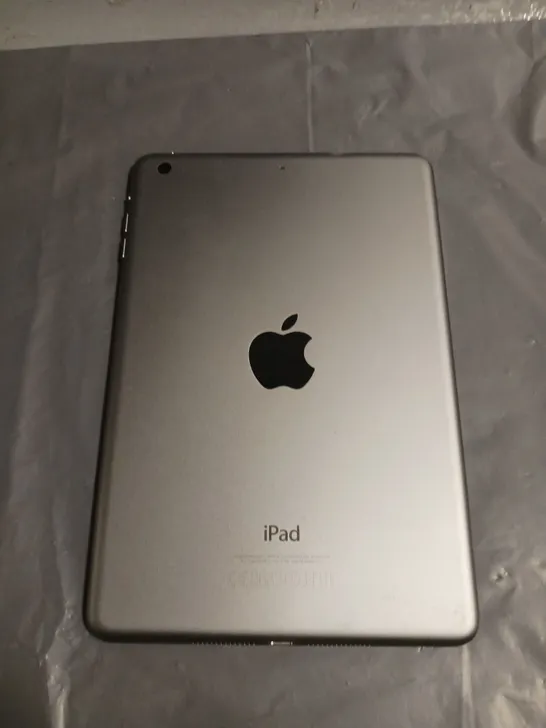 APPLE IPAD MINI 3RD GEN TABLET IN SILVER