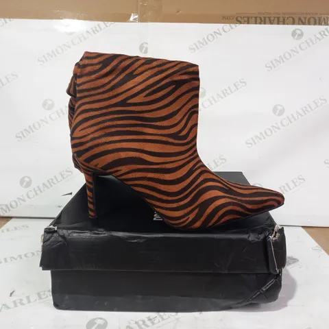 BOXED PAIR OF PRETTY LITTLE THING FAUX SUEDE POINTED TOE STILETTO HEEL KNEE HIGH BOOTS IN BURNT SIENNE COLOURED ZEBRA PRINT SIZE 7