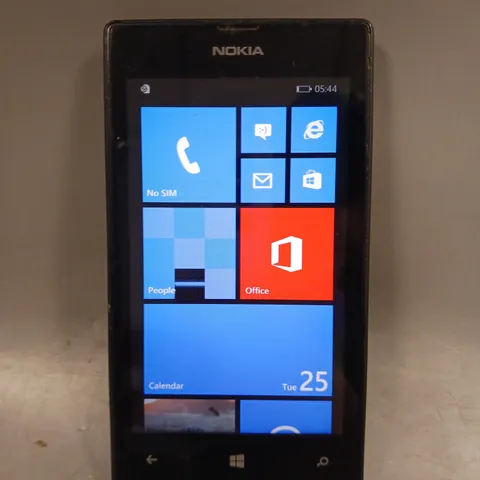 BOXED NOKIA LUMIA 520 VGA-21229 MOBILE PHONE IN BLACK