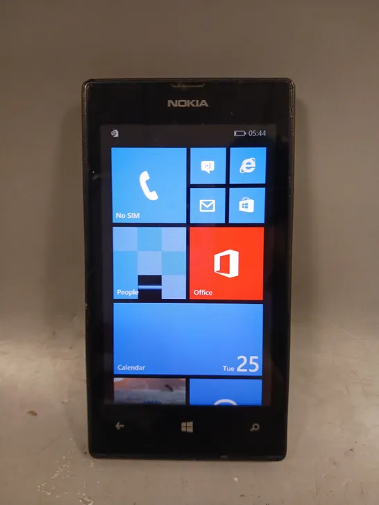 BOXED NOKIA LUMIA 520 VGA-21229 MOBILE PHONE IN BLACK