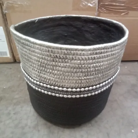 BOXED BASKET PLANTER 