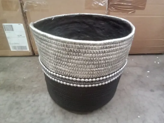 BOXED BASKET PLANTER 