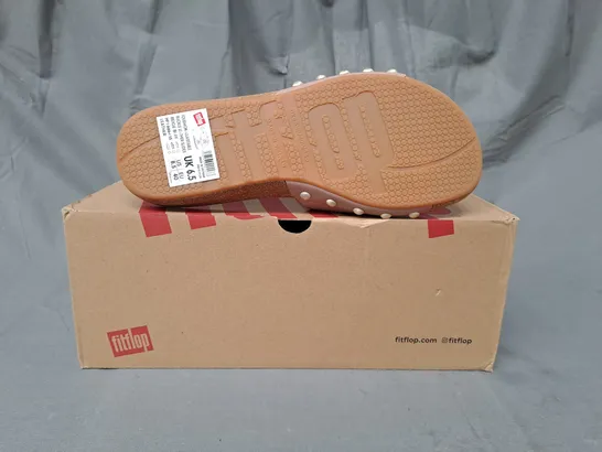 BOXED PAIR OF FITFLOP IQUSHION ADJUSTABLE BUCKLE LEATHER SLIDES IN BEIGE BUFF UK SIZE 6.5