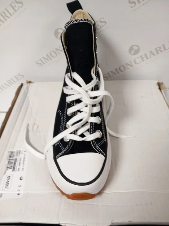 BOXED CONVERSE ALL STAR CHUCK TAYLOR SIZE 6