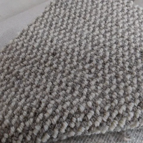 ROLL OF QUALITY LAKELAND HERDWICK SILVER CARPET APPROXIMATELY 4M × 4.86M