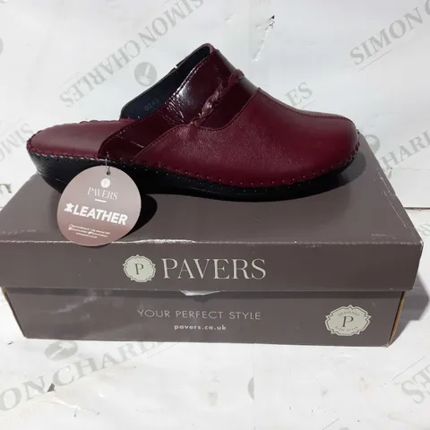 BOXED PAIR OF PAVERS LEATHER SLIPPERS IN BURGUNDY UK SIZE 7