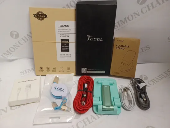 BOX OF APPROX 15 ITEMS INCLUDING ASSORTED PHONE CASES, SCREEN PROTECTORS AND CHARGING CABLES FOR VARIOUS MODELS