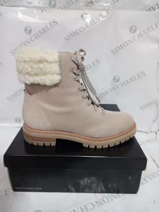 BOXED PAIR OF DUNE LONDON NATURAL SUEDE SIZE 7 LACEUP BOOTS