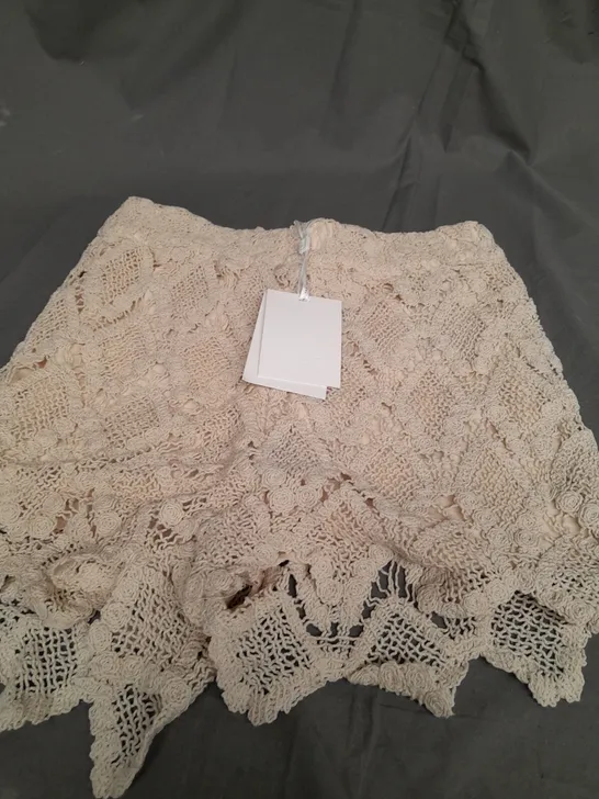 YAS CROCHET SHORTS IN CREAM - UK 10