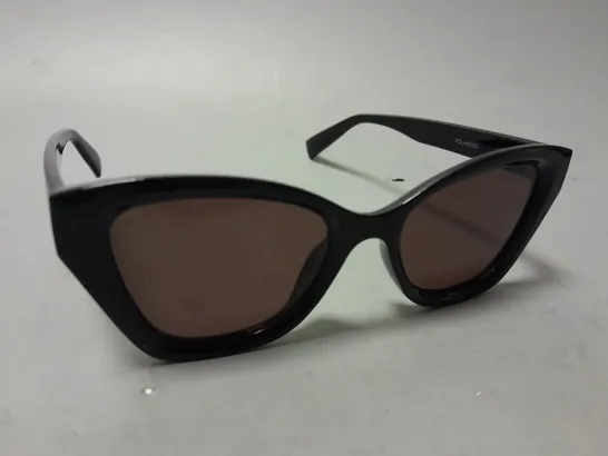 HUMMINGBIRD SUNBGLASSES IN BLACK