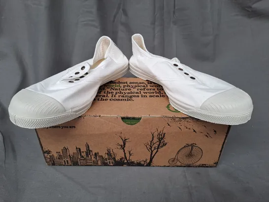 BOXED PAIR OF NATURAL WORLD CANVAS SNEAKERS IN WHITE EU SIZE 39