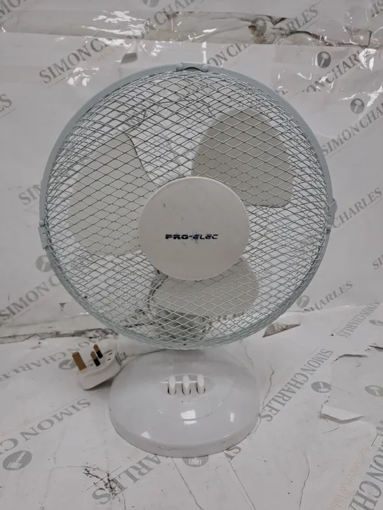 PRO-ELEC WHITE DESK FAN 