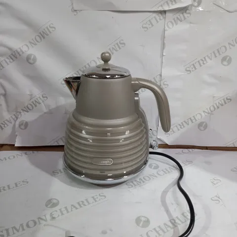 DELONHI SCOLPITO KETTLE - BEIGE