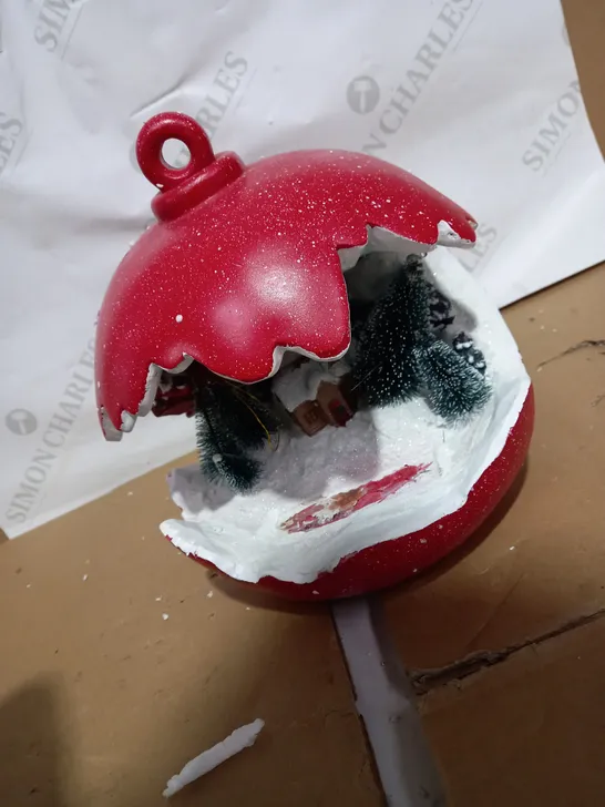 CHRISTMAS SCENE ORNAMENT - SANTA 