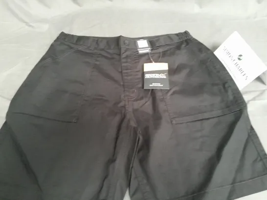 REGATTA BLACK ACTION SHORTS - UK 36"