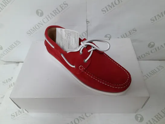 FIND MENS BOAT SHOE IN RED SIZE 7