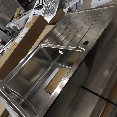 SINGLE STAINLESS STEEL SINK WITH DRAINAGE BOARD 