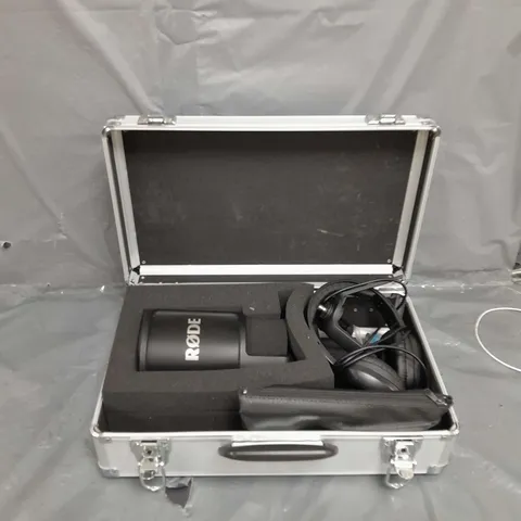 RODE MICROPHONE AND BRIEF CASE