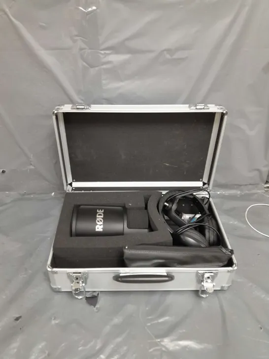 RODE MICROPHONE AND BRIEF CASE