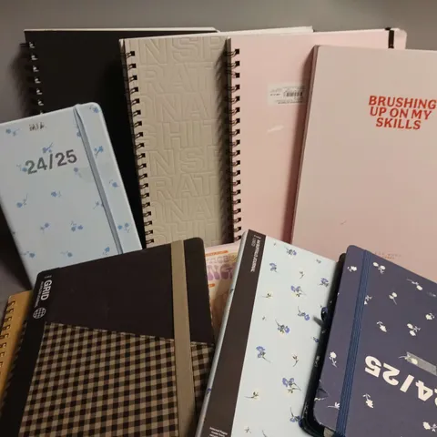 APPROXIMATELY 10 ASSORTED ITEMS TO INCLUDE NOTEBOOKS, DIARIES, TRAVEL WALLET 