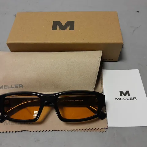 MELLER BLACK FRAMED GLASSES IN CASE