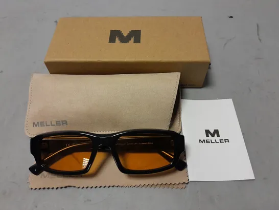 MELLER BLACK FRAMED GLASSES IN CASE