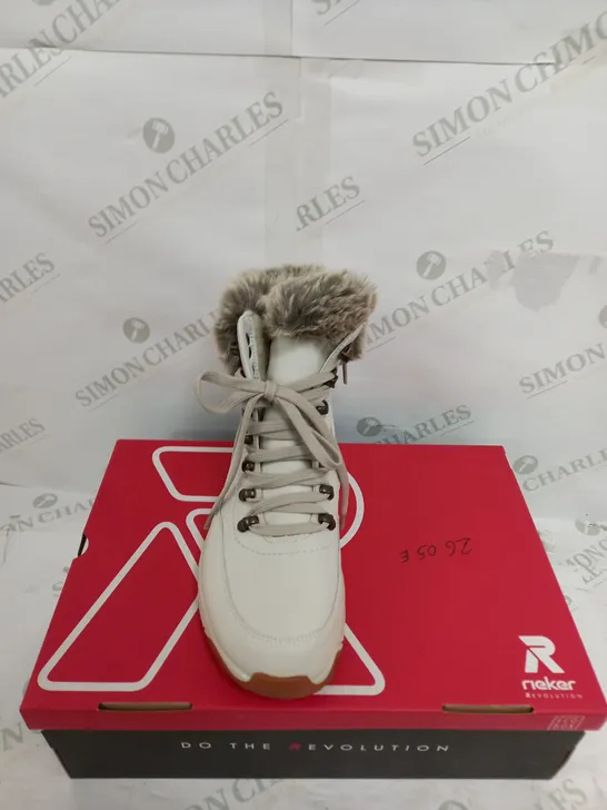 BOXED RIEKER REVOLUTION FUR HIKING BOOTS WHITE SIZE 7.5 