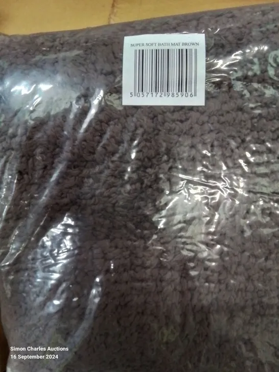 PALLET CONTAINING APPROXIMATELY 192 BRAND NEW SUPER SOFT BATH MATS -BROWN-