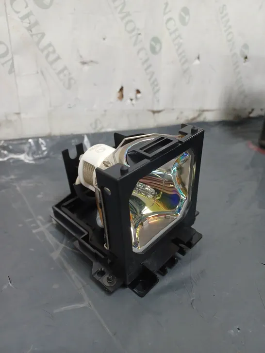 PROJECTOR LIGHT BULB 