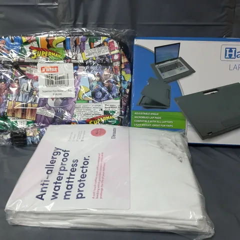 APPROXIMATELY 15 ASSORTED ITEMS TO INCLUDE DREAMS MATTRESS PROTECTOR, HALTER LAP DESK, MARVEL SUPERMAN MESSENGER BAG, ETC