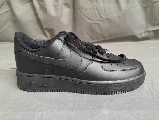 PAIR OF NIKE AIR FORCE 1 BLACK TRAINERS SIZE UK 8.5