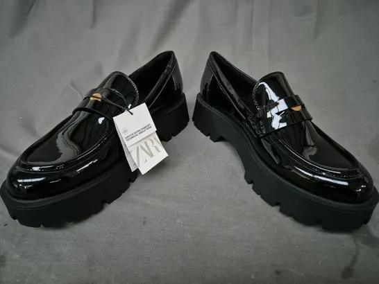 PAIR OF ZARA CHUNKY LOAFERS IN GLOSSY BLACK UK SIZE 8