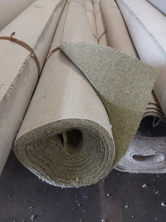 ROLL OF QUALITY ROSEDALE SPAUNTON MOOR CARPET // SIZE: APPROX 4 X 7.33m