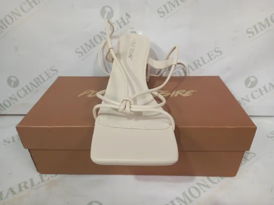 BOXED PAIR OF PUBLIC DESIRE OPEN TOE BLOCK HEEL SANDALS IN CREAM UK SIZE 6