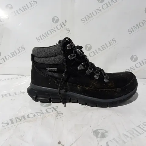 PAIR OF SKECHERS SYNERGY WARM TECH BOOTS IN BLACK UK SIZE 5.5