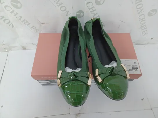 BOXED PAIR OF MODA IN PELLE FELLICITY BALLET SHOES IN GREEN SIZE 3 