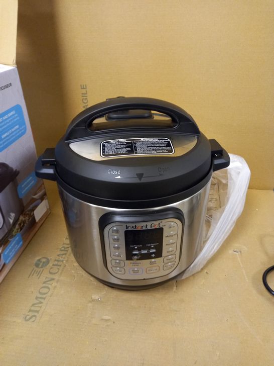 INSTANT POT PRESSURE COOKER 