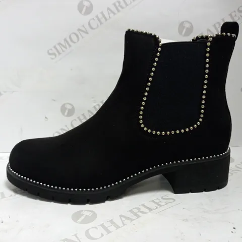 DESIGNER STUD DETAIL CHELSEA BOOTS UK SIZE 7.5