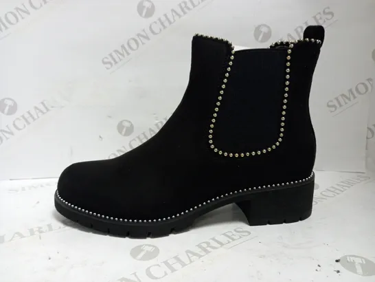 DESIGNER STUD DETAIL CHELSEA BOOTS UK SIZE 7.5