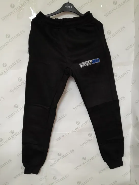 DIFFERENT BREED 2-PIECE SET HOODIE AND JOGGERS IN BLACK WITH LOGO EMBROIDERY SIZE M